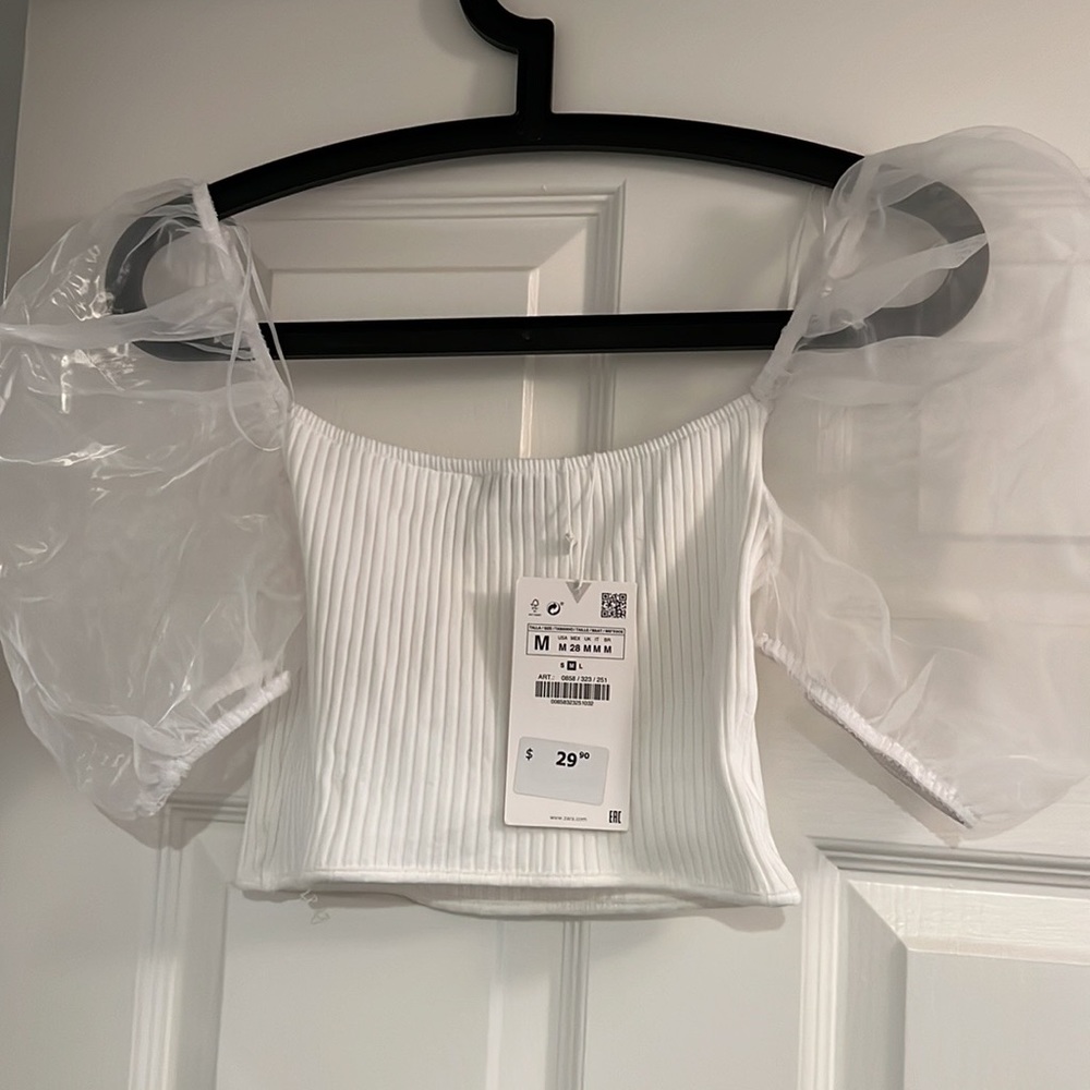 White puff sleeve crop top